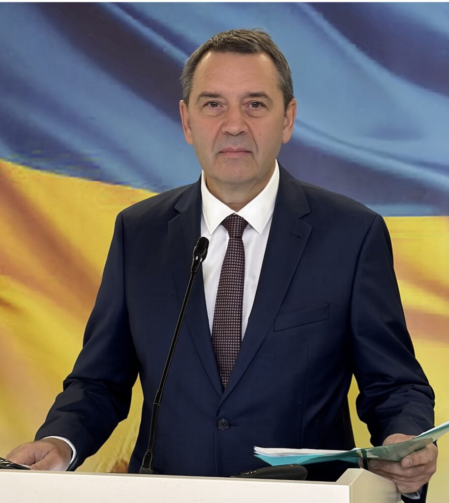 Це зображення має порожній атрибут alt; ім'я файлу IMG_5684-913x1024.jpg